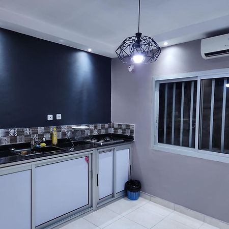 Meuble 1Ch 2E Ch Dispo Avec Un Supplement E1D Apartment Douala Bagian luar foto