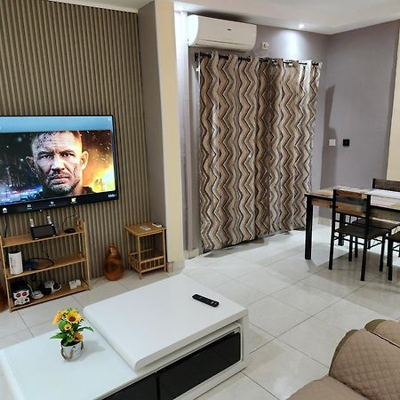 Meuble 1Ch 2E Ch Dispo Avec Un Supplement E1D Apartment Douala Bagian luar foto