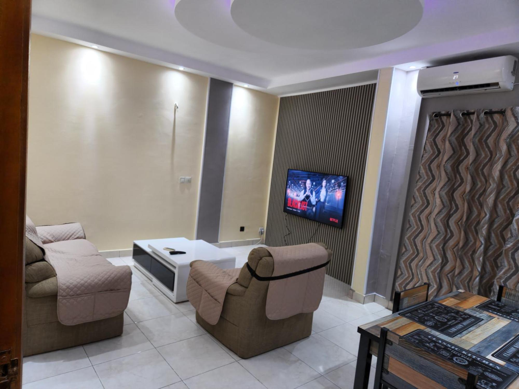 Meuble 1Ch 2E Ch Dispo Avec Un Supplement E1D Apartment Douala Bagian luar foto