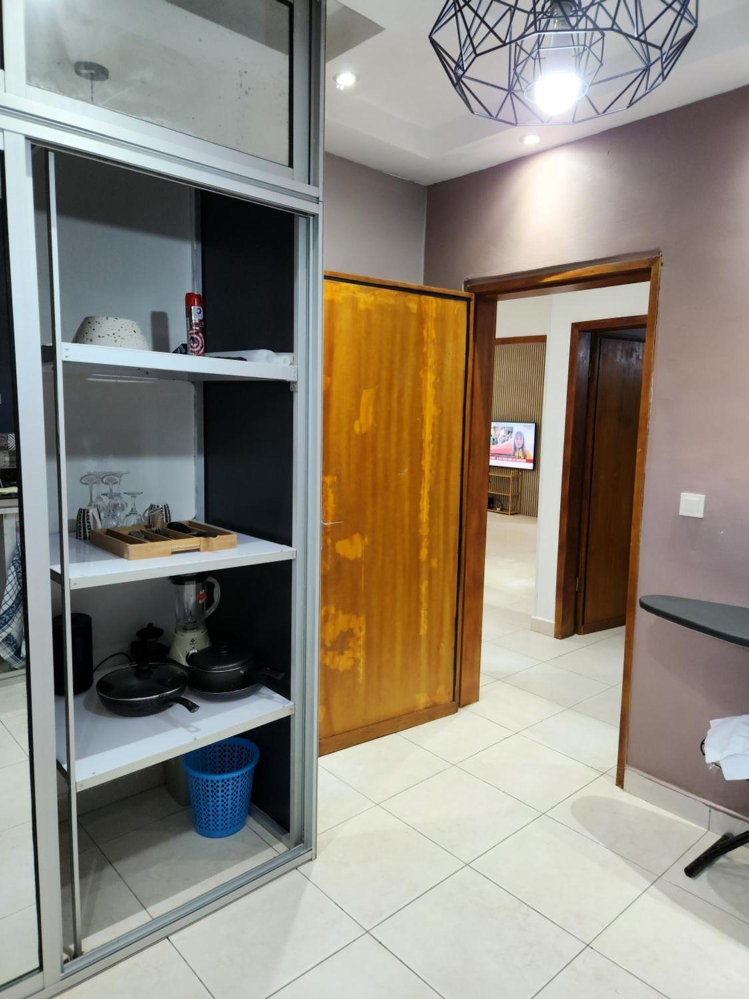 Meuble 1Ch 2E Ch Dispo Avec Un Supplement E1D Apartment Douala Ruang foto