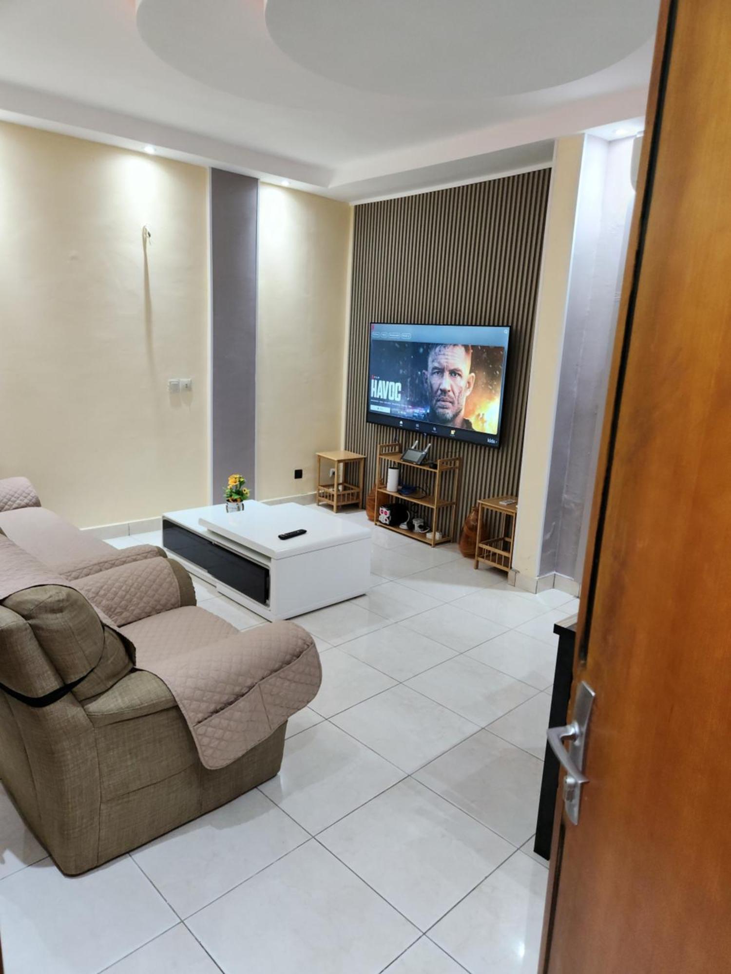 Meuble 1Ch 2E Ch Dispo Avec Un Supplement E1D Apartment Douala Bagian luar foto
