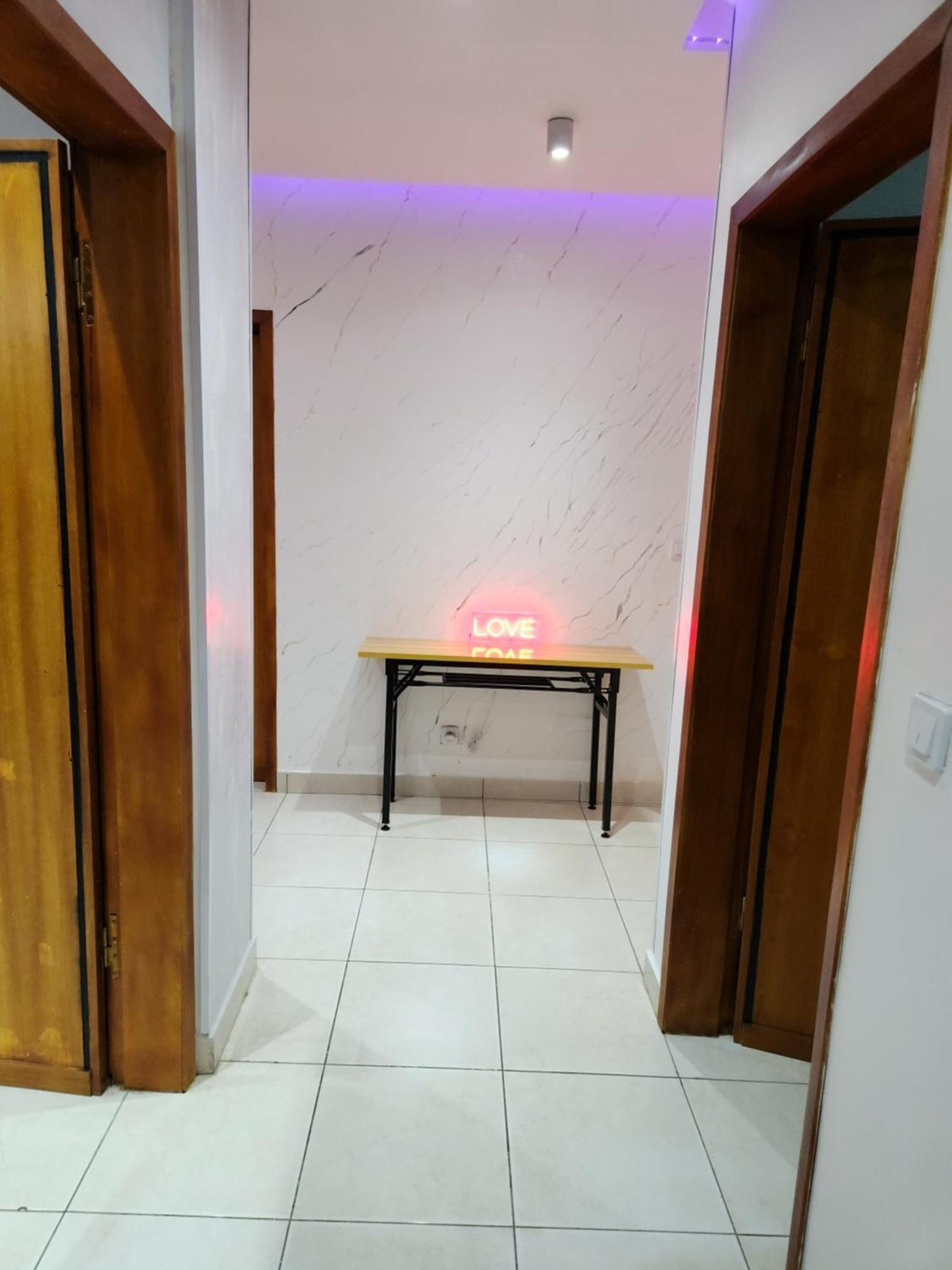 Meuble 1Ch 2E Ch Dispo Avec Un Supplement E1D Apartment Douala Bagian luar foto