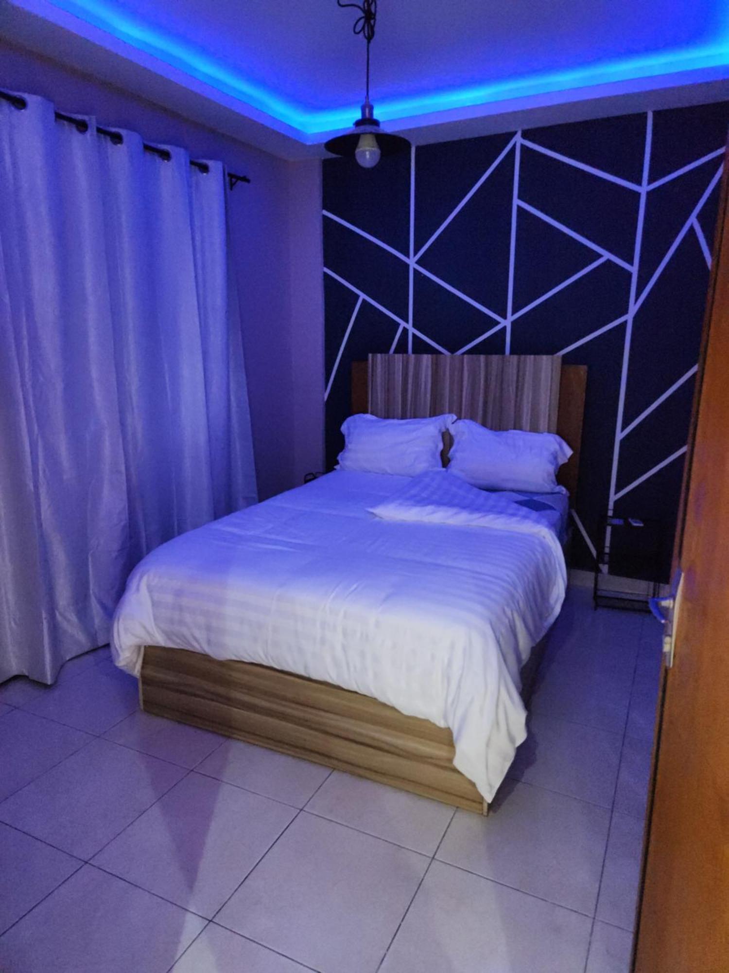 Meuble 1Ch 2E Ch Dispo Avec Un Supplement E1D Apartment Douala Ruang foto